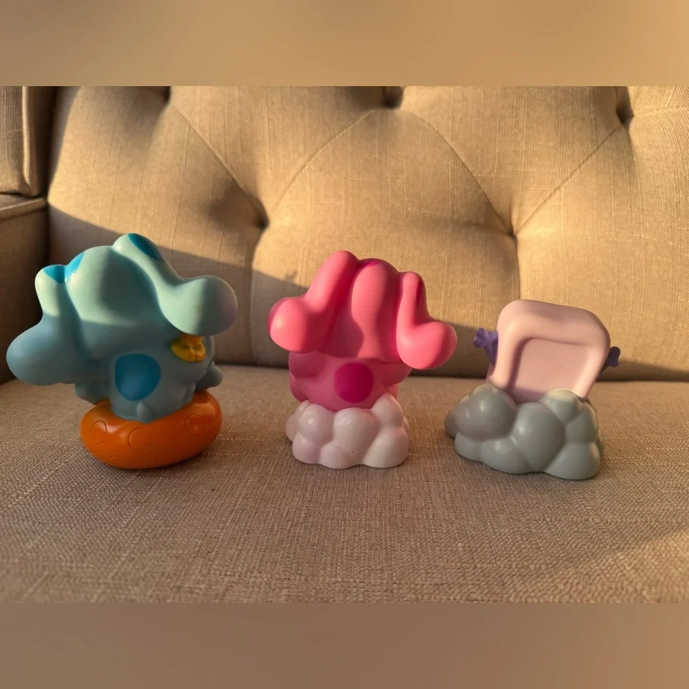 Blues Clues & You !Nick Jr. Blue, Magenta and slippery soap plastic 3” bath toys